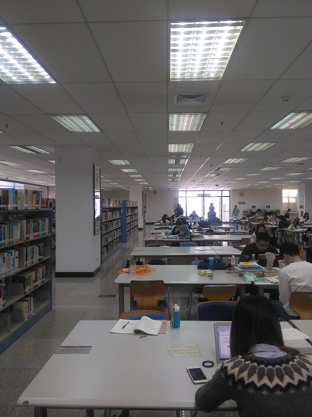2016图书馆考研专区及收纳箱新鲜出炉