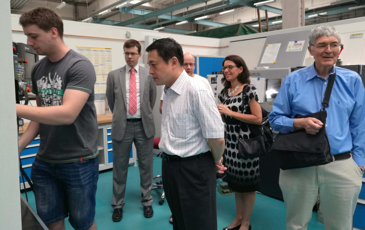 胡海岩校长访问波兰捷克高校_北京理工大学新