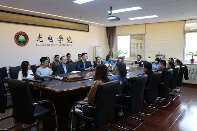 北理工光电学院组织师生观看十九大开幕式直播