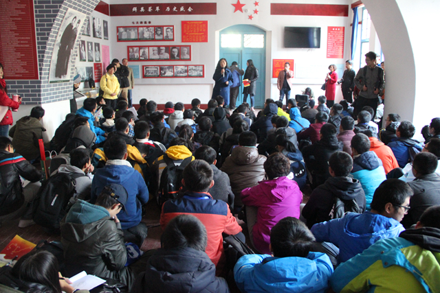 【新闻特写】延安路上的初心,用红色为领军人