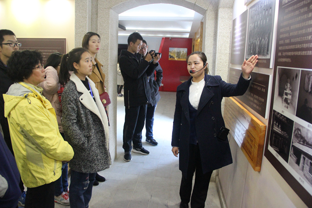 【新闻特写】延安路上的初心,用红色为领军人