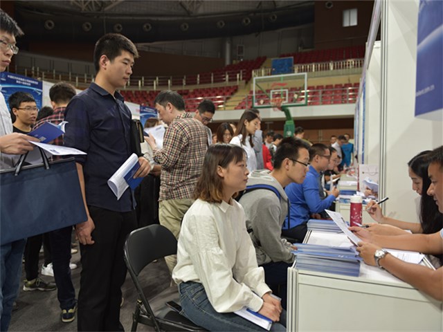 北理工举办中国航天科技集团专场招聘会