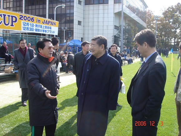 图 我校代表团访问日本东芝半导体公司